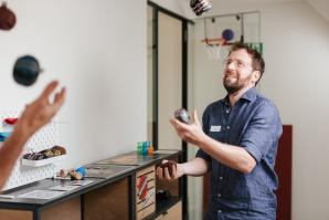 Jonglierende Personen